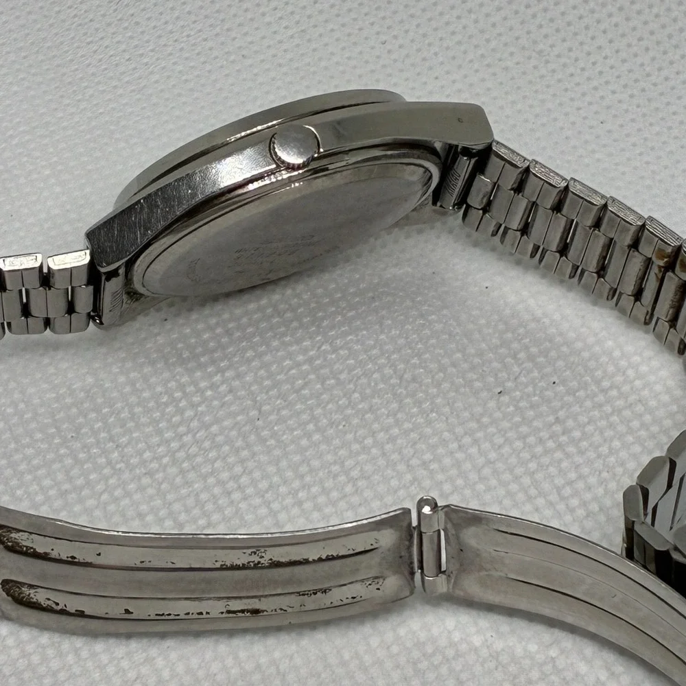 Seiko Type II 7123-7000 Quartz Men Watch Silver  Day Date-Working!